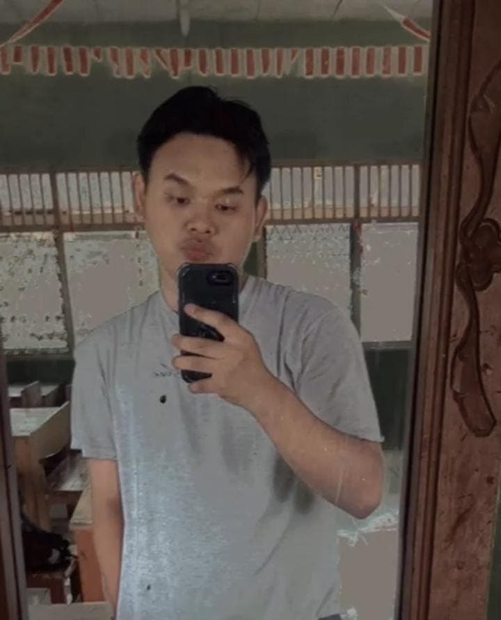 Good at overthinking, bad at replying texts.